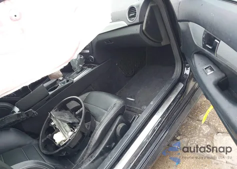 2013 Mercedes-Benz C 250 z USA, uszkodzony, nr VIN WDDGJ4HB7DG045268